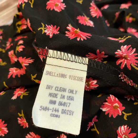 Bebe Floral Printed Semi Sheer Button Down Tie Crop Top Red Black Size Large - Picture 7 of 7